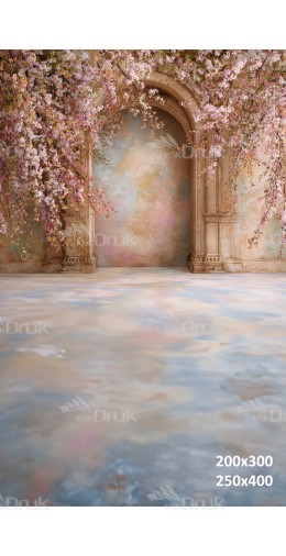 Tło fotograficzne z kwitnącą gałęzią i pastelowym łukiem pałacowym | E552